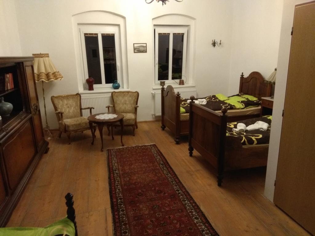 Penzion U Cermaka Ostrov  Buitenkant foto